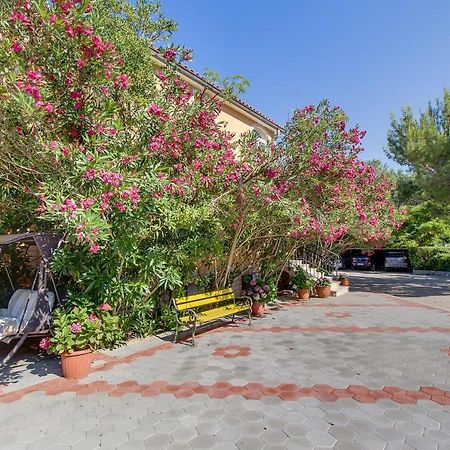 Apartmani Mavrinac Nerezine Buitenkant foto