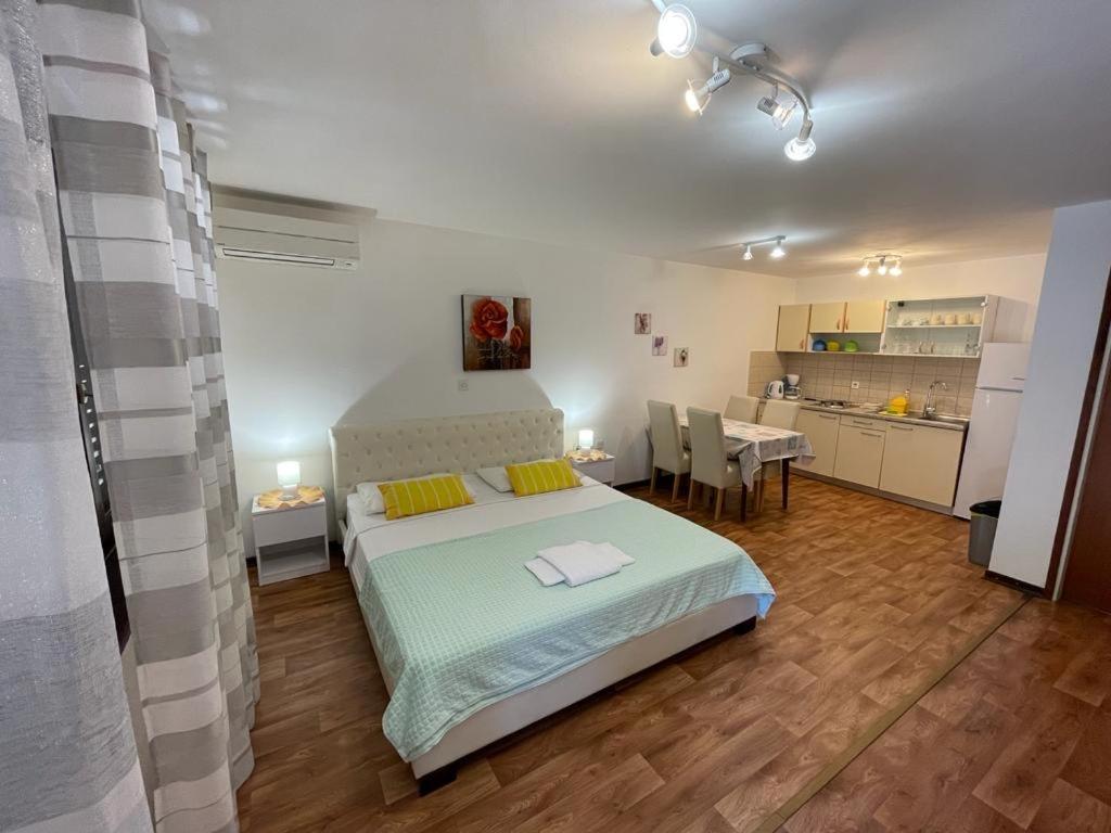 Apartmani Mavrinac Nerezine Kamer foto
