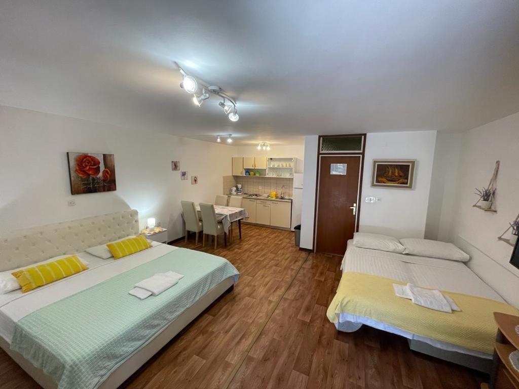 Apartmani Mavrinac Nerezine Kamer foto