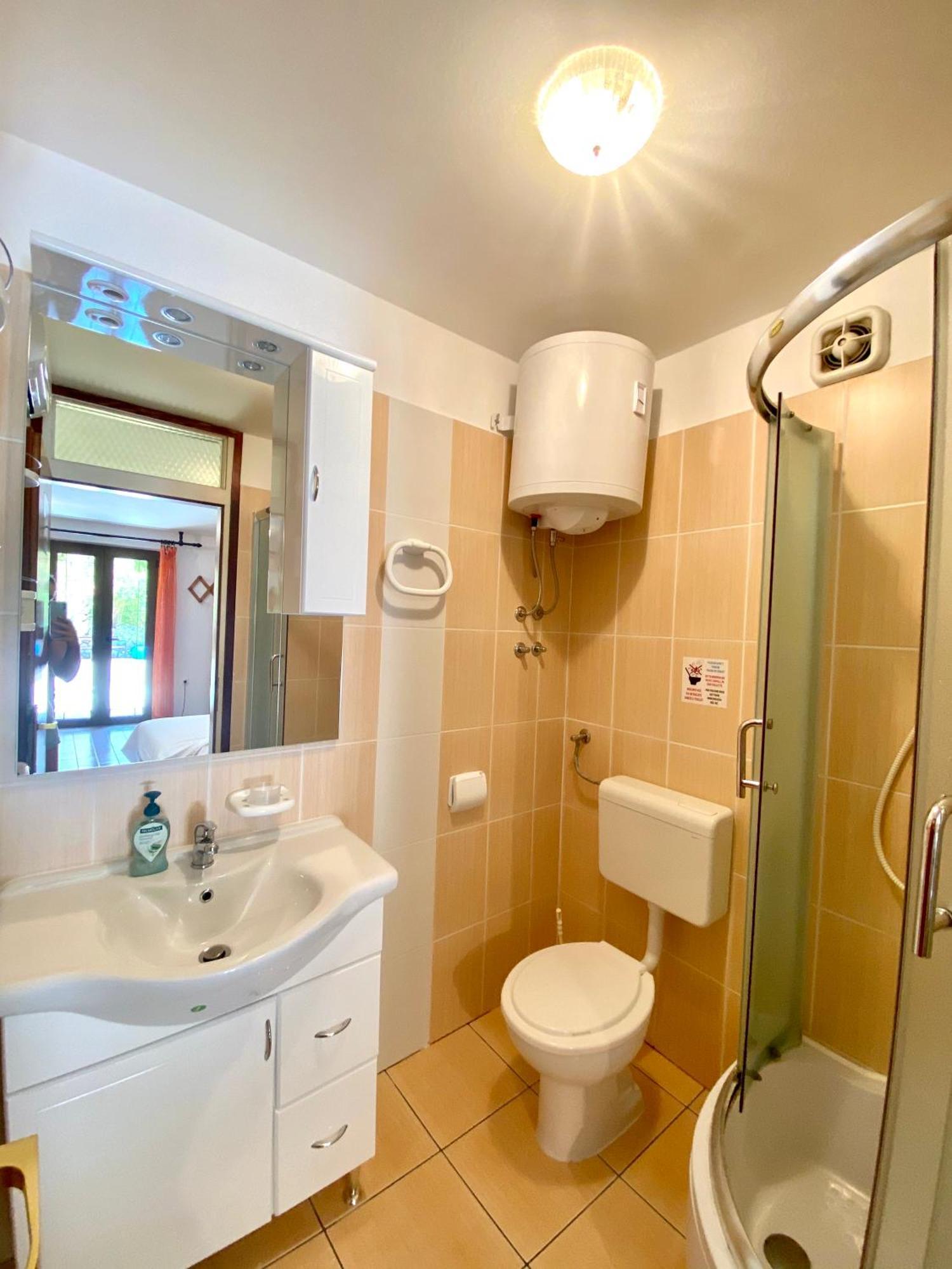 Apartmani Mavrinac Nerezine Kamer foto